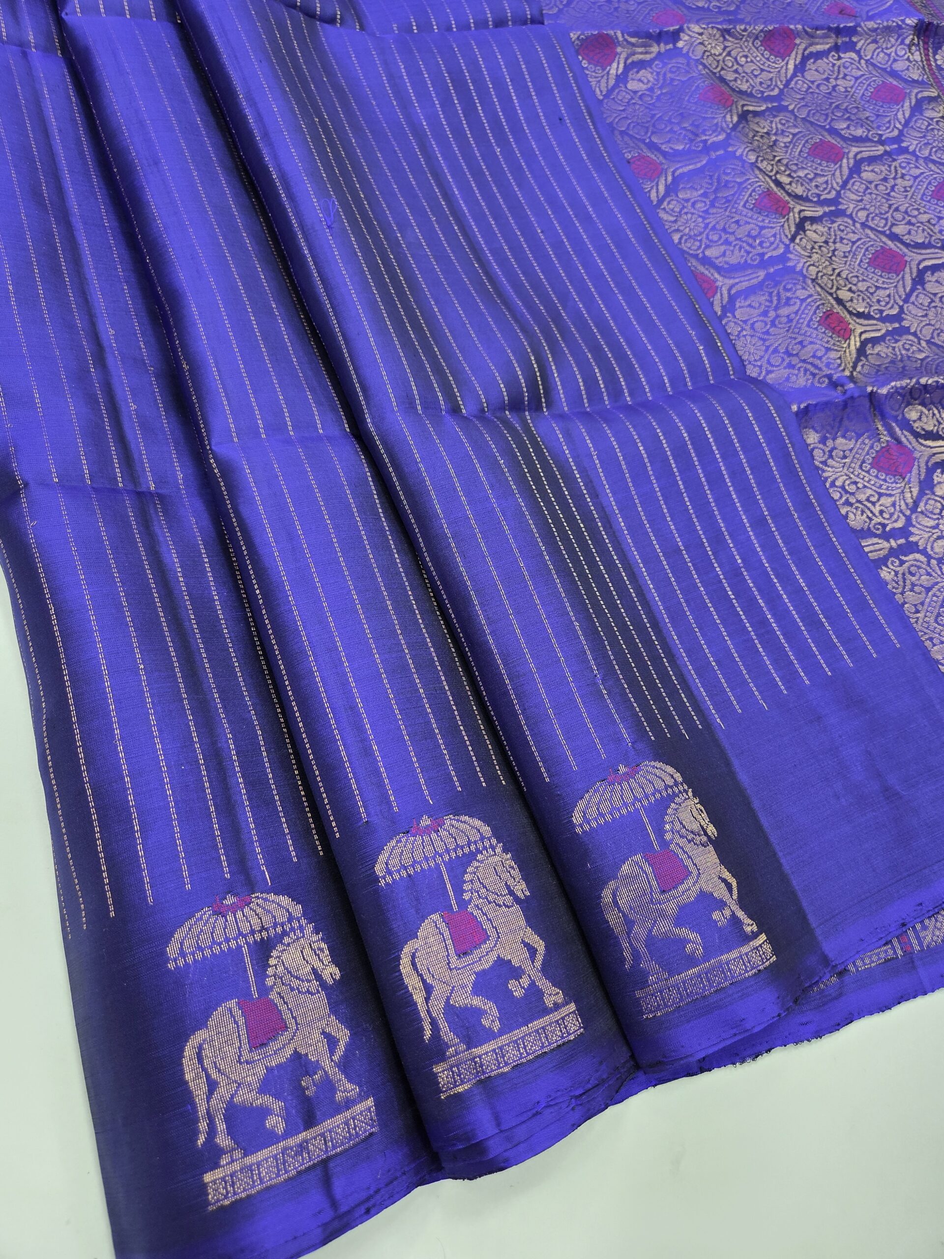 Pure Handloom Turning Design Plus Vaira Oosi Soft Silk